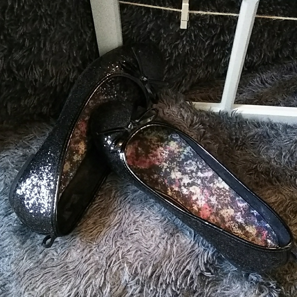 Black glitter slide on's